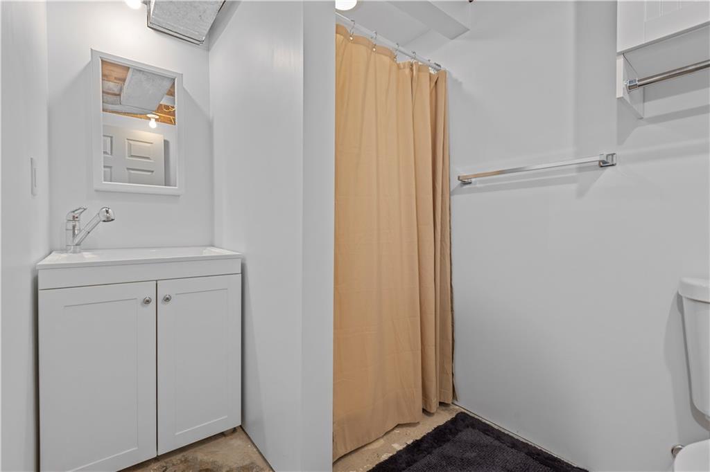 333 Frazier Drive Pittsburgh, PA 15235 - Photo 20 of 22 a bathroom with a sink and a mirror