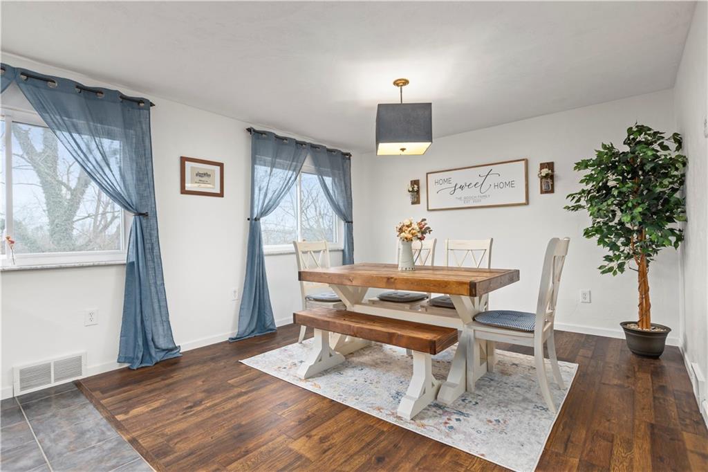 333 Frazier Drive Pittsburgh, PA 15235 - Photo 10 of 22 a room with furniture and a potted plant