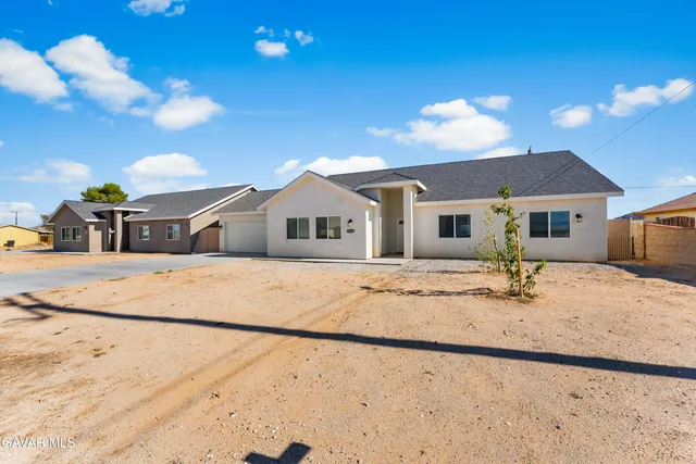 a house view with a backyard space