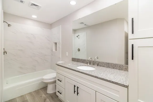 $214,900 | 1345 Crestridge Lane, Unit 102, Eagan, MN 55123