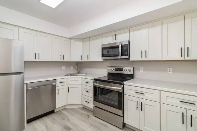 $214,900 | 1345 Crestridge Lane, Unit 102, Eagan, MN 55123