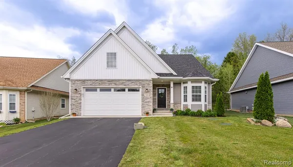 $440,000 | 7466 Village Court, Davisburg, MI 48350