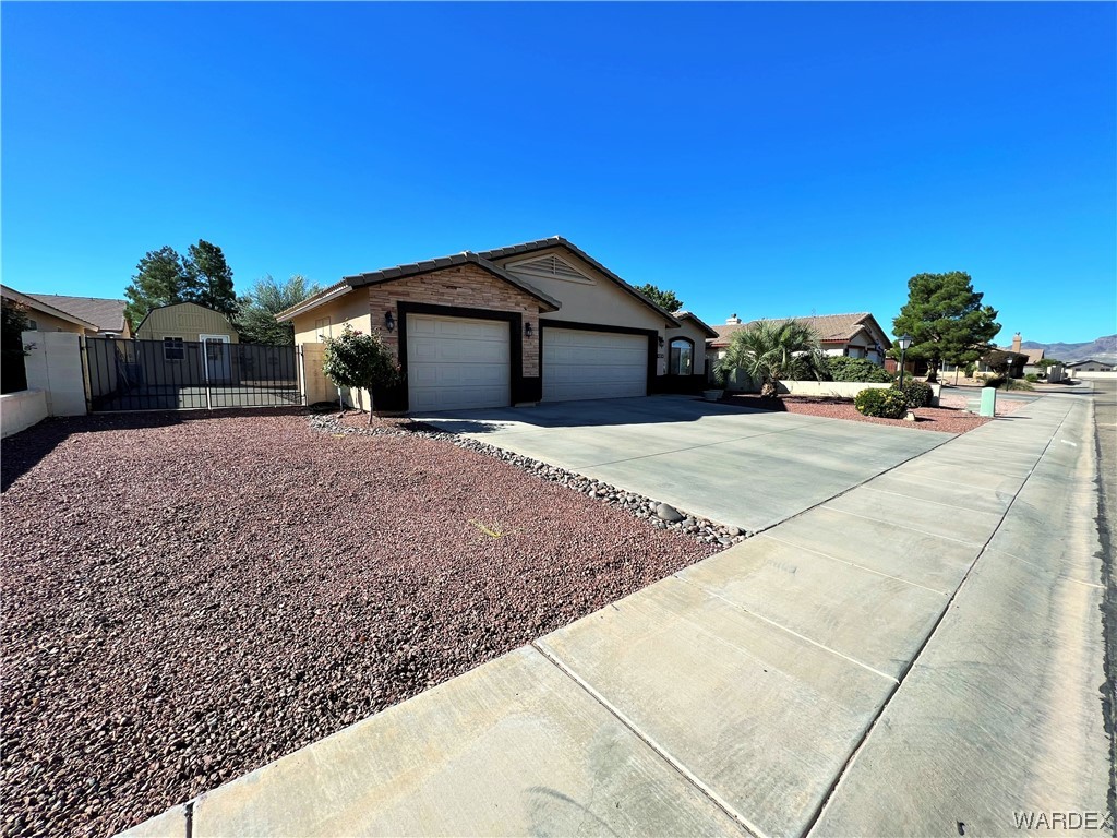 4274 East Cane Ranch Road Kingman, AZ 86401 - Photo 1 of 33