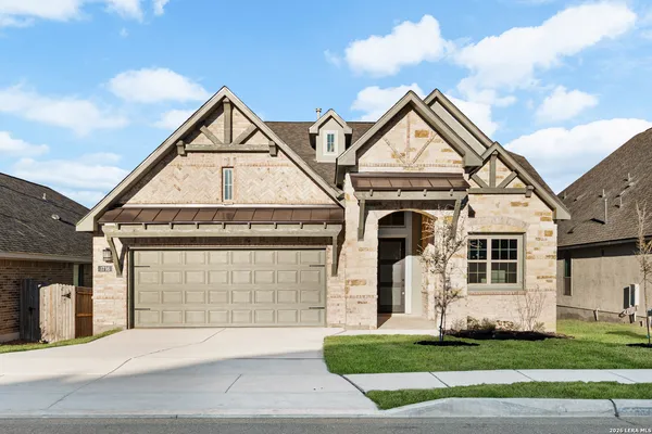 a view of front of house with a yard