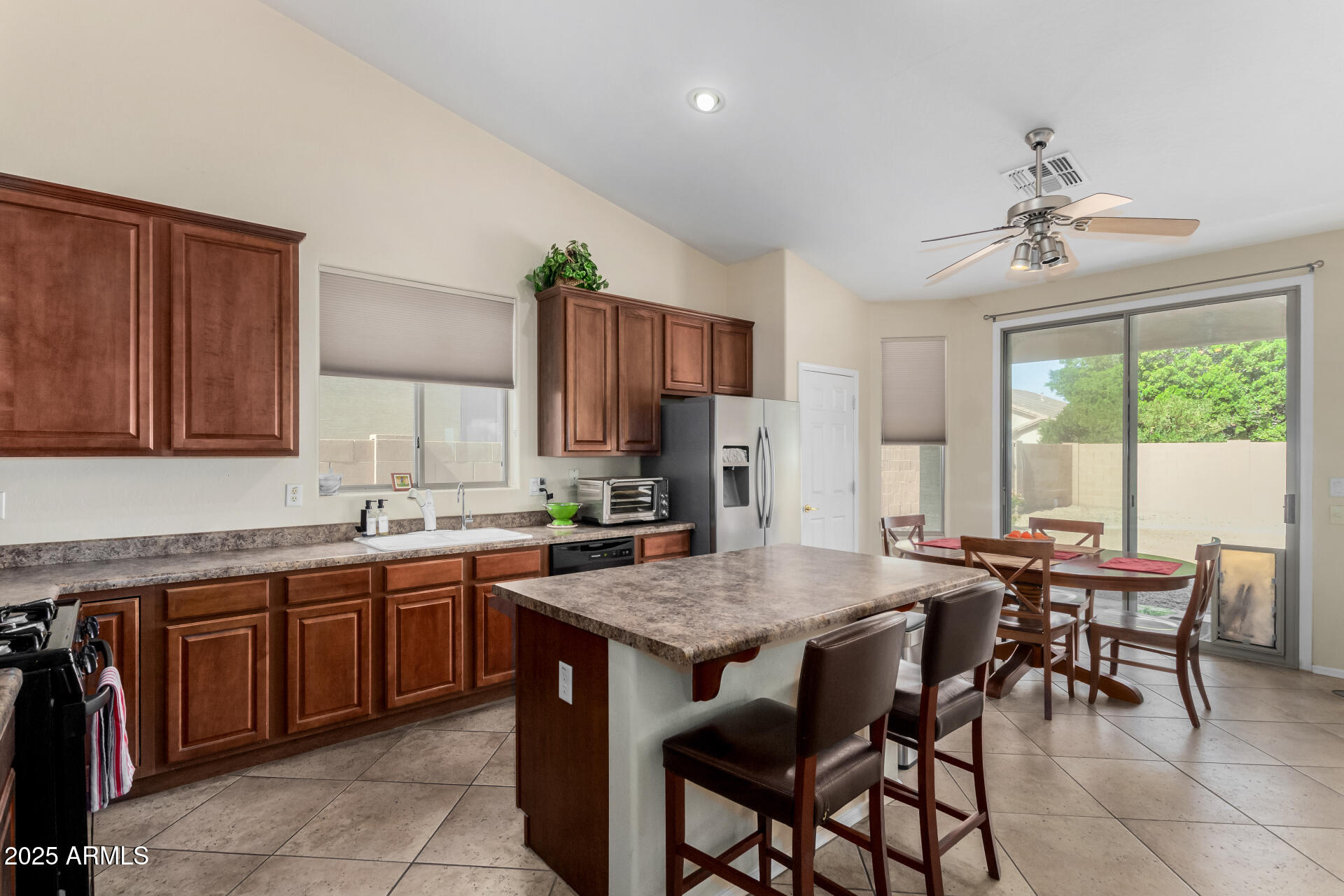 2612 West Summerside Road Phoenix, AZ 85041 - Photo 12 of 41 15 - Summerside