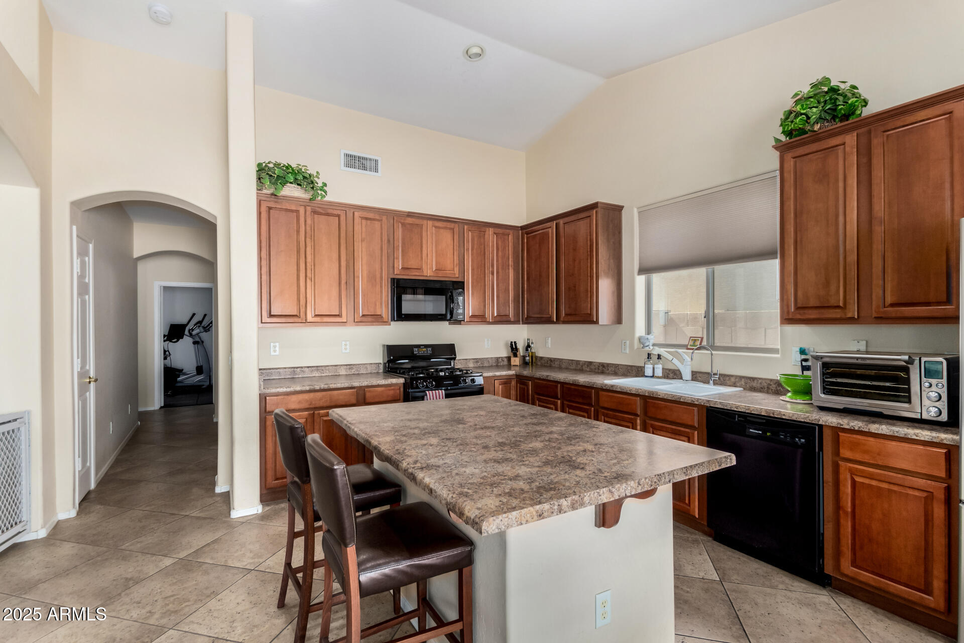 2612 West Summerside Road Phoenix, AZ 85041 - Photo 13 of 41 16 - Summerside