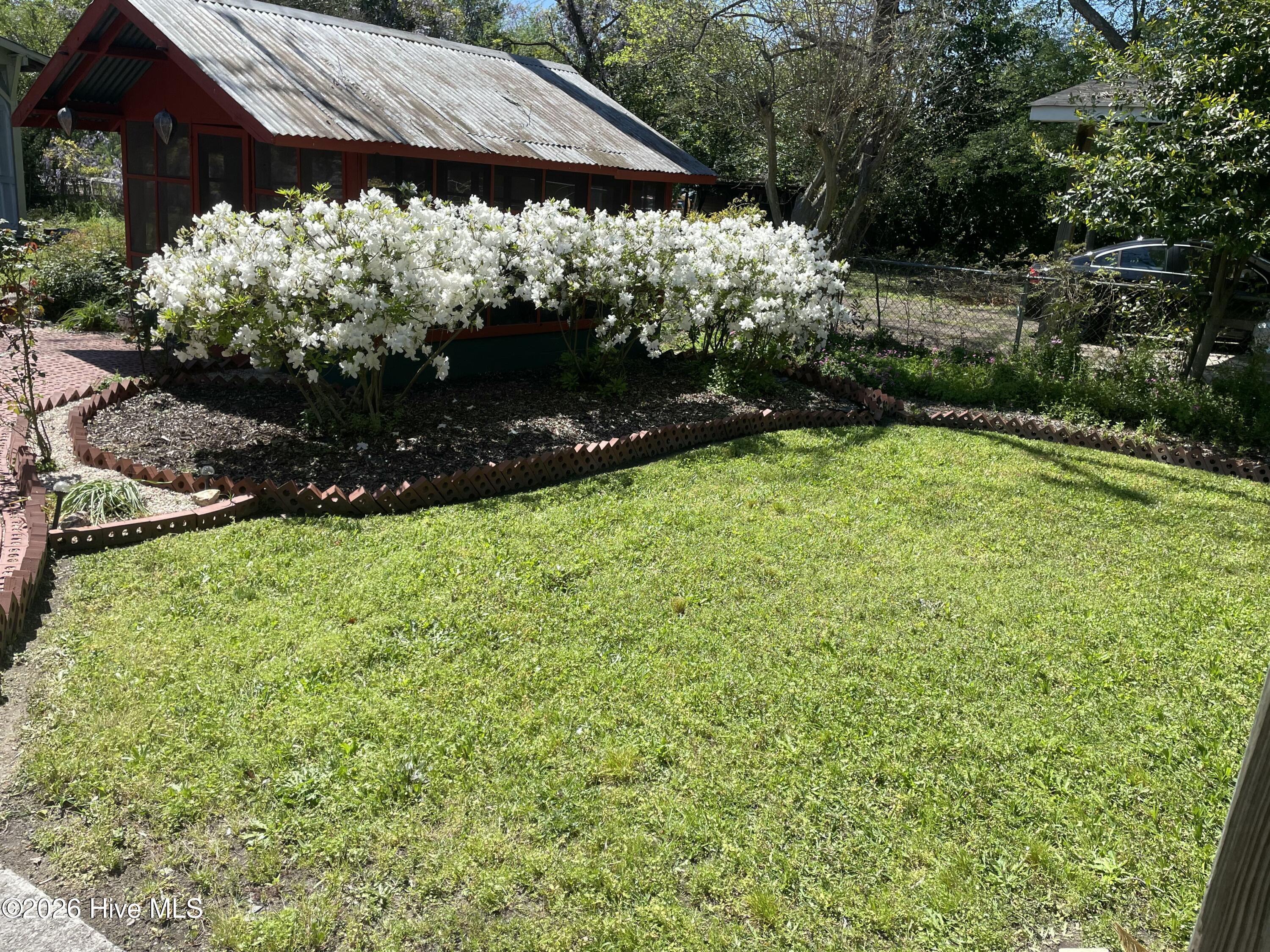 1941 Roys Lane Augusta, GA 30906 - Photo 38 of 44 Flowers