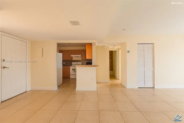 a view of entryway in front of house