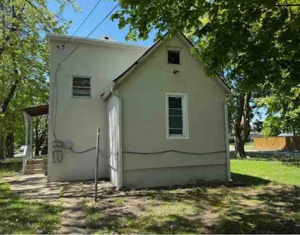 a view of a back yard