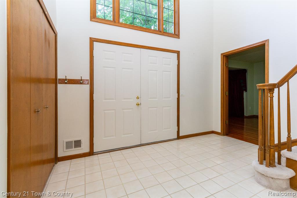 186 Windrift Rochester Hills, MI 48307 - Photo 5 of 46