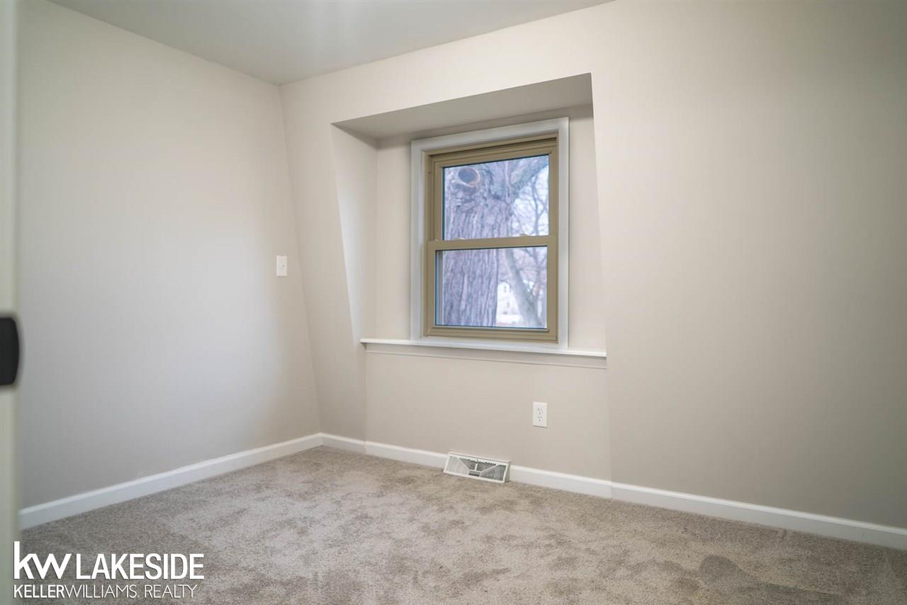 2814 Wakefield Road Berkley, MI 48072 - Photo 13 of 21