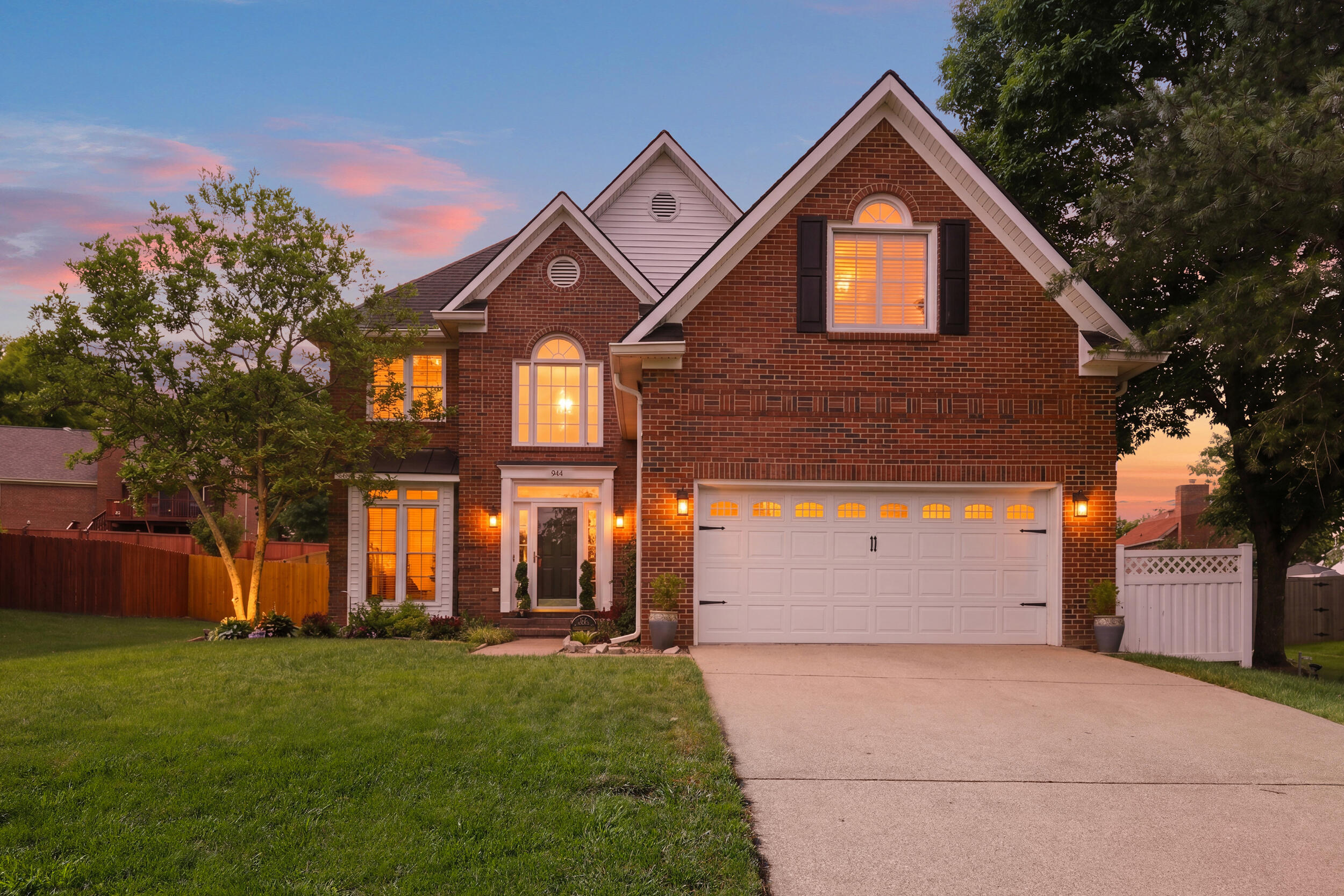 944 Rockbridge Road Lexington, KY 40515 - Photo 1 of 43 1_img_8166-twilight