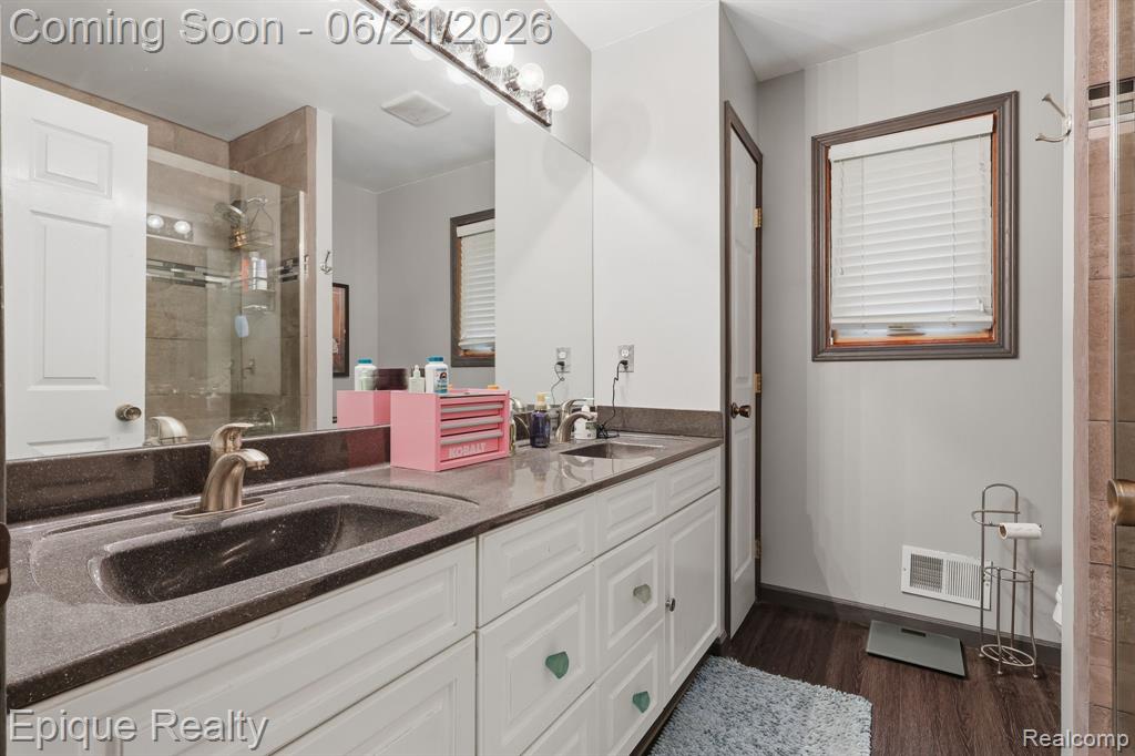 2348 Rochester Road Leonard, MI 48367 - Photo 18 of 31