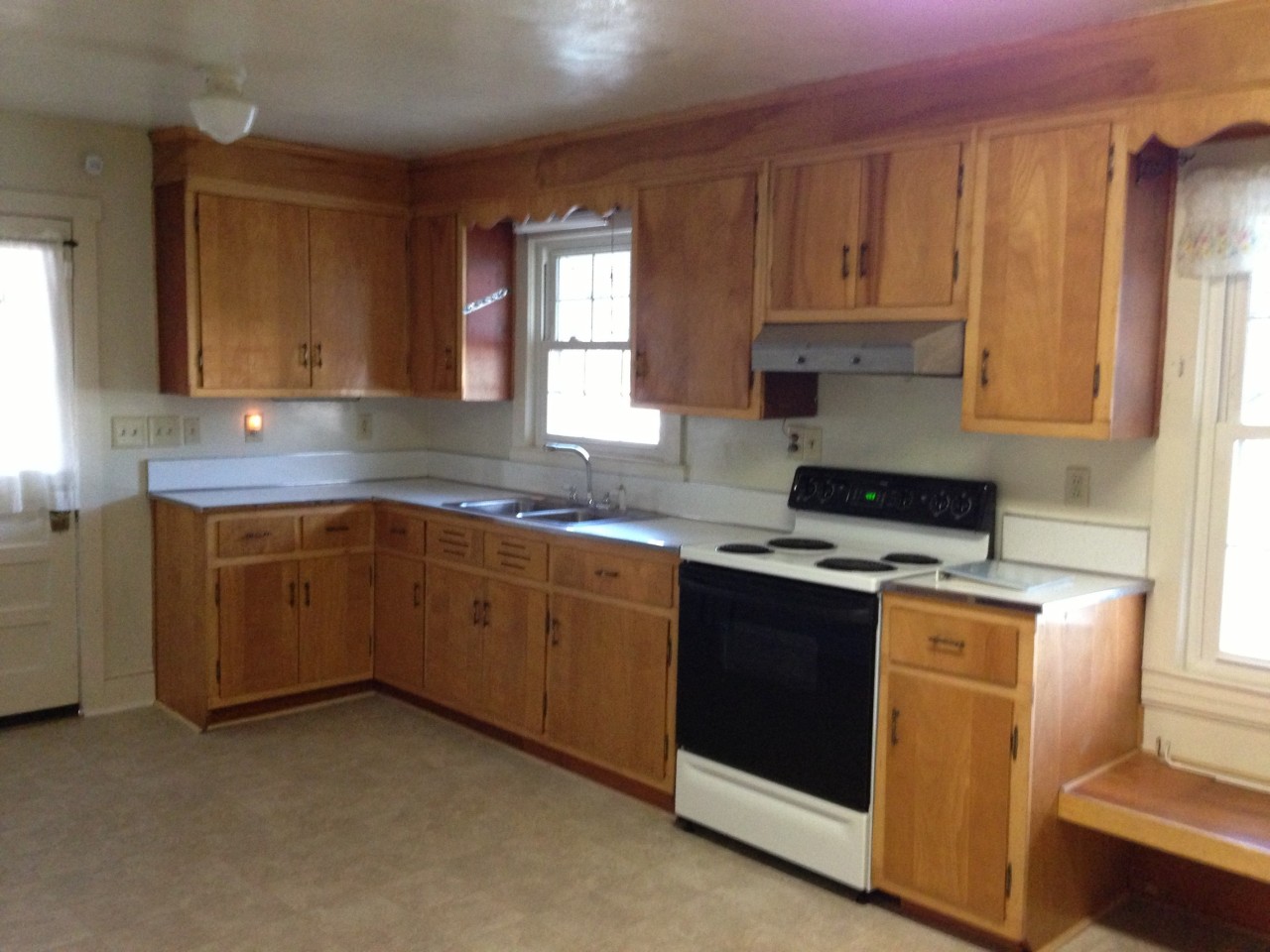 2406 Kessler Road Northeast Roanoke, VA 24012 - Photo 8 of 14 Kitchen