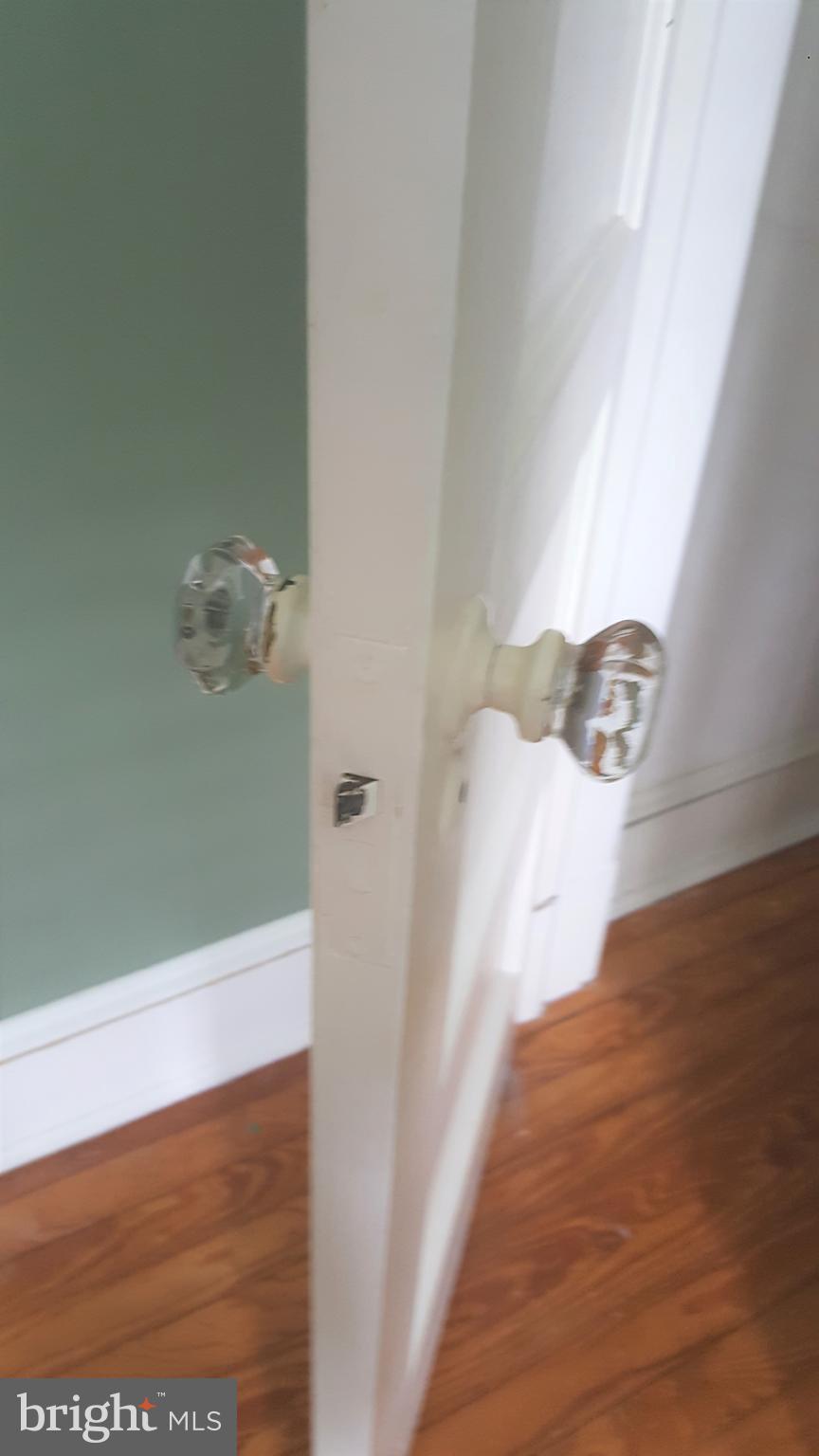 426 Westgate Road Baltimore, MD 21229 - Photo 22 of 37 Original glass doorknobs