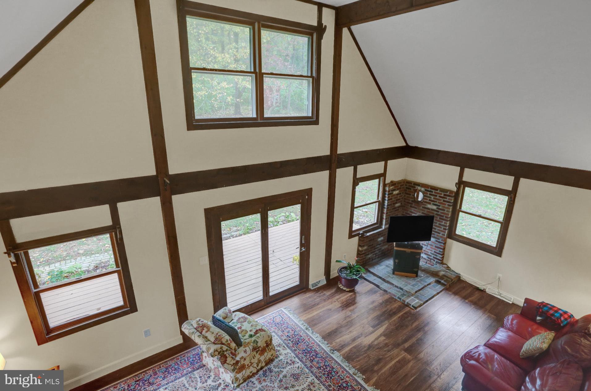 482 Bulltown Road Elverson, PA 19520 - Photo 10 of 37 Lots of windows