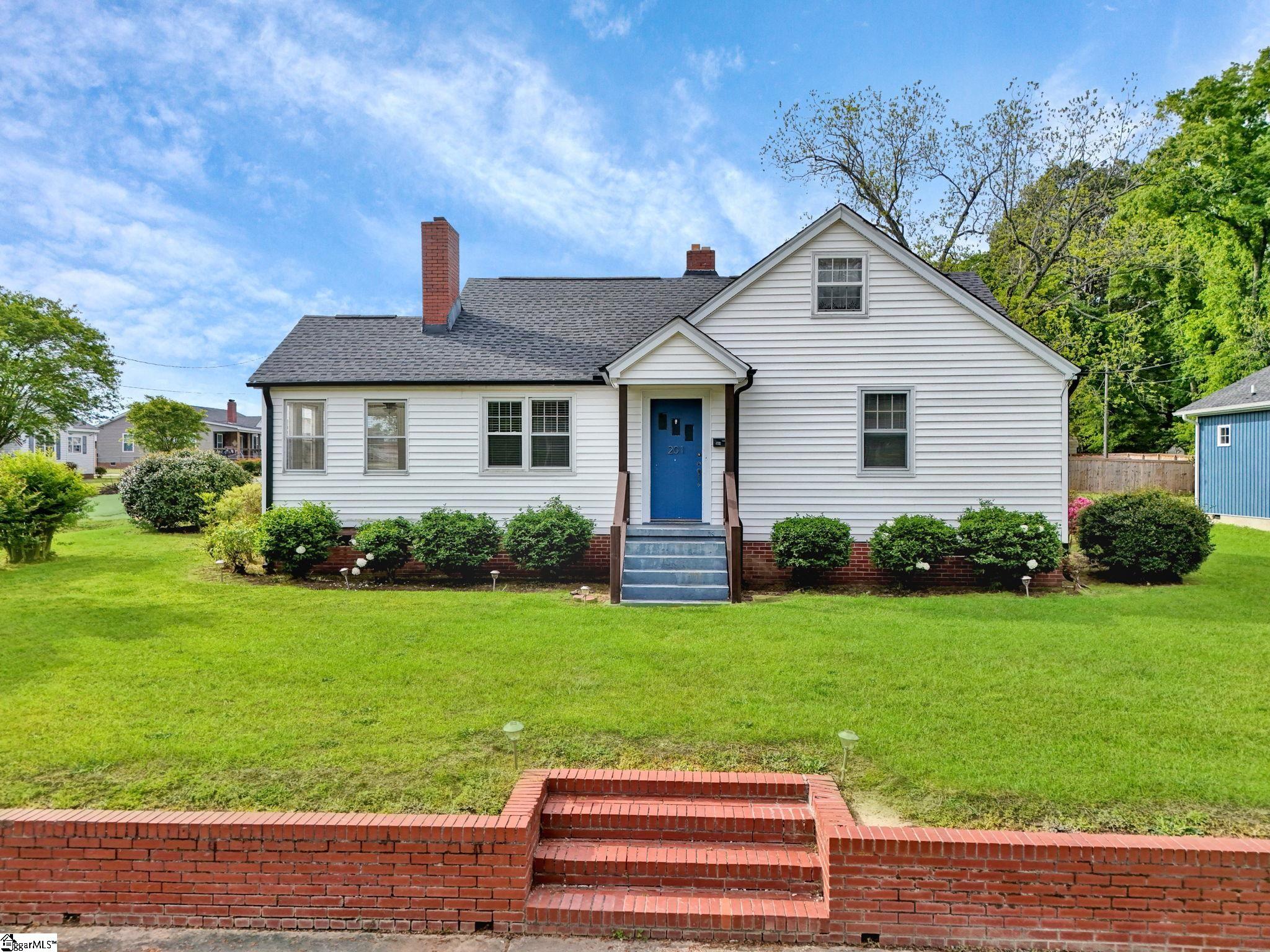 201 Pine Street Clinton, SC 29325 - Photo 1 of 43