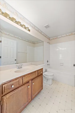 $425,000 | 353 Juniper Lane, South Elgin, IL 60177