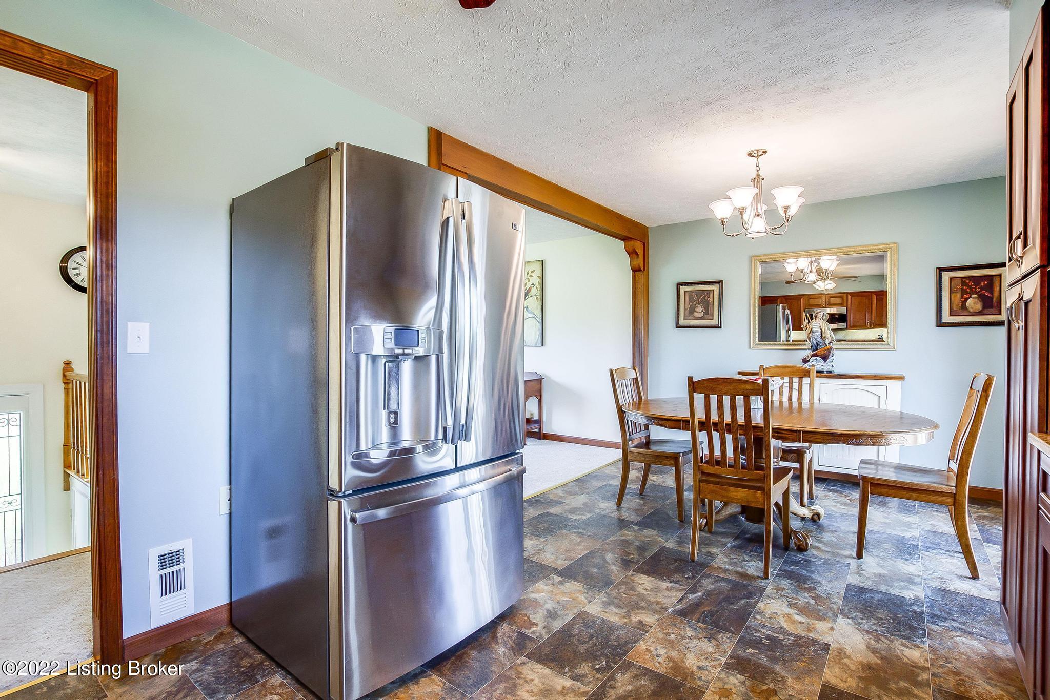 7506 Broad Run Road Louisville, KY 40291 - Photo 10 of 43 Kitchen/Dining Area