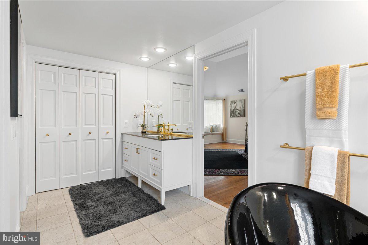 19 Rolling Hill Road Skillman, NJ 08558 - Photo 28 of 69 Ensuite Bath for Primary Bedroom