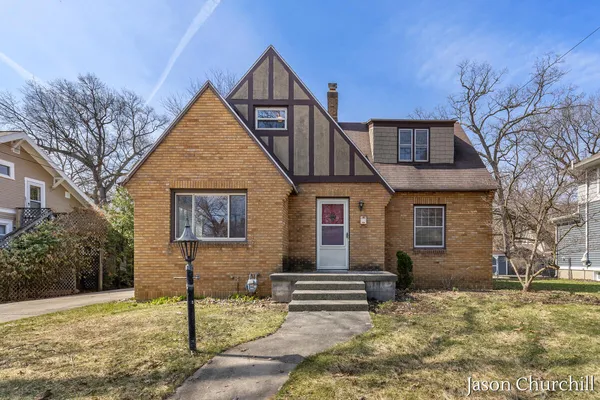 $289,900 | 2621 Wyoming Avenue Southwest, Wyoming, MI 49519