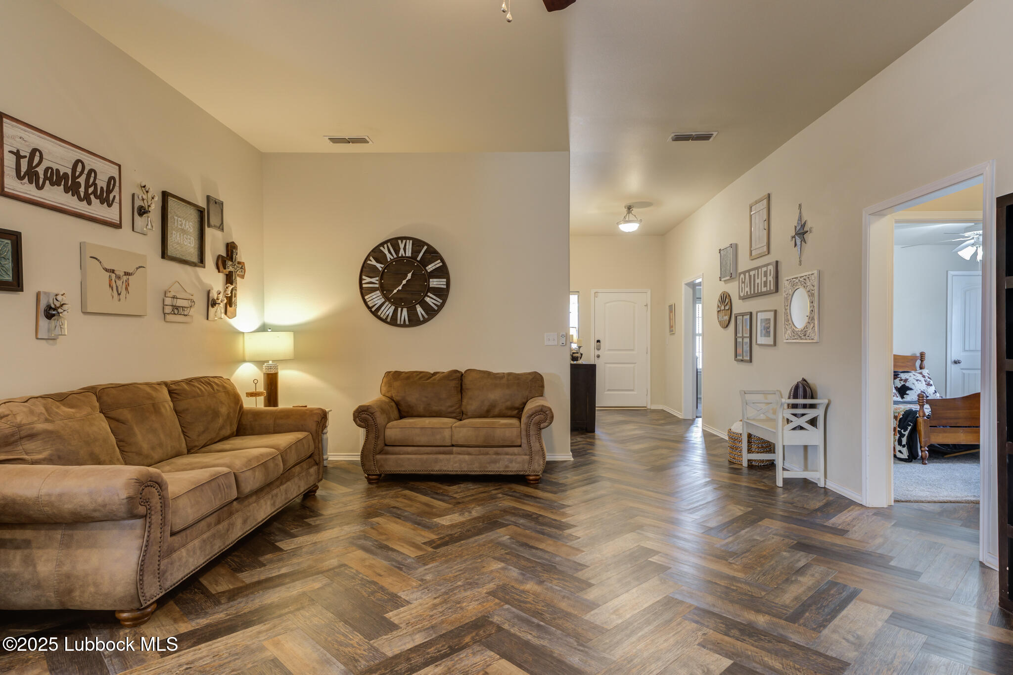 9305 Ridgely Avenue Lubbock, TX 79424 - Photo 11 of 41 DSC05272_3_4