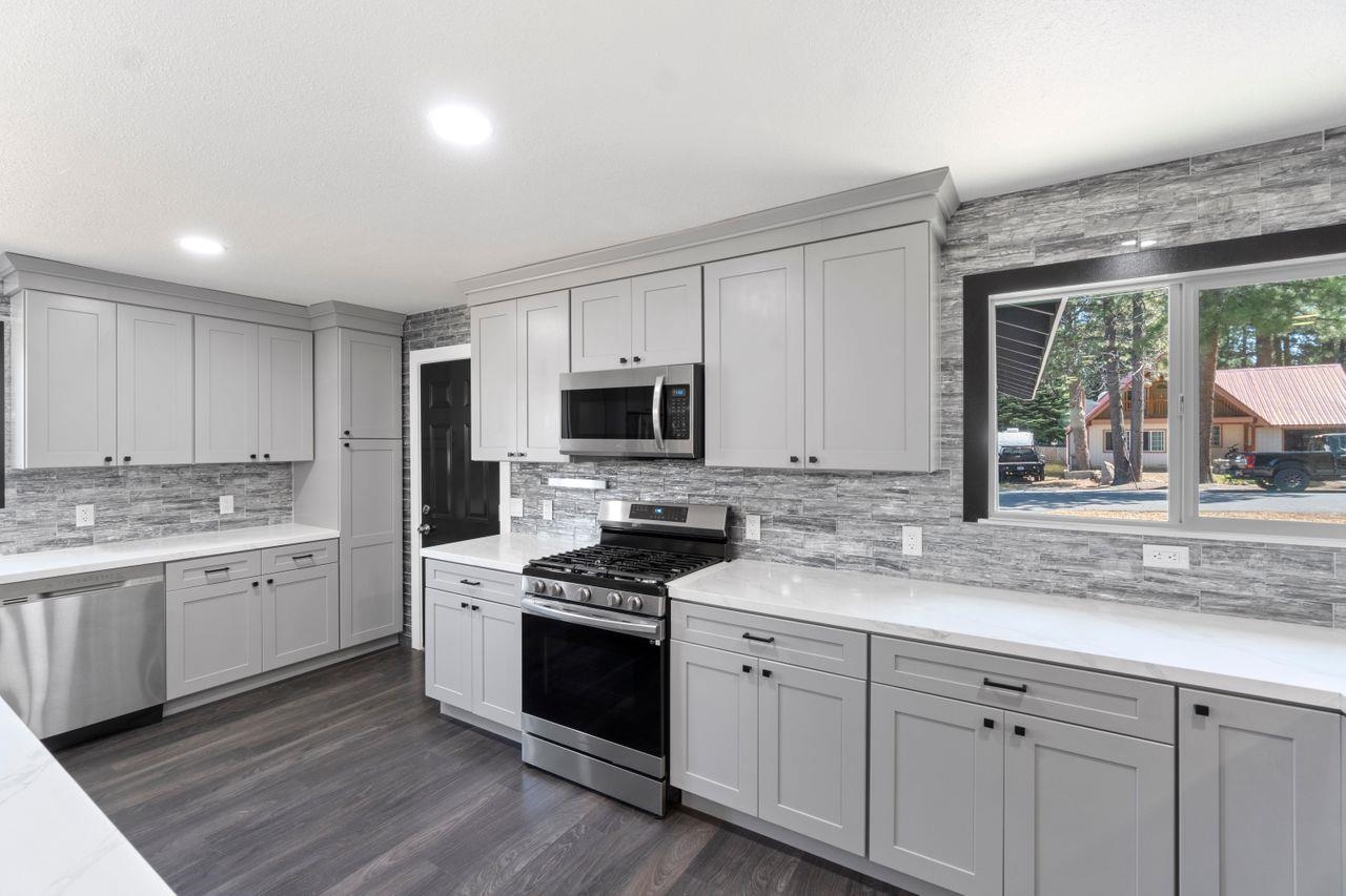 10872 Star Pine Road Truckee, CA 96161 - Photo 5 of 19 Gallery Image 5