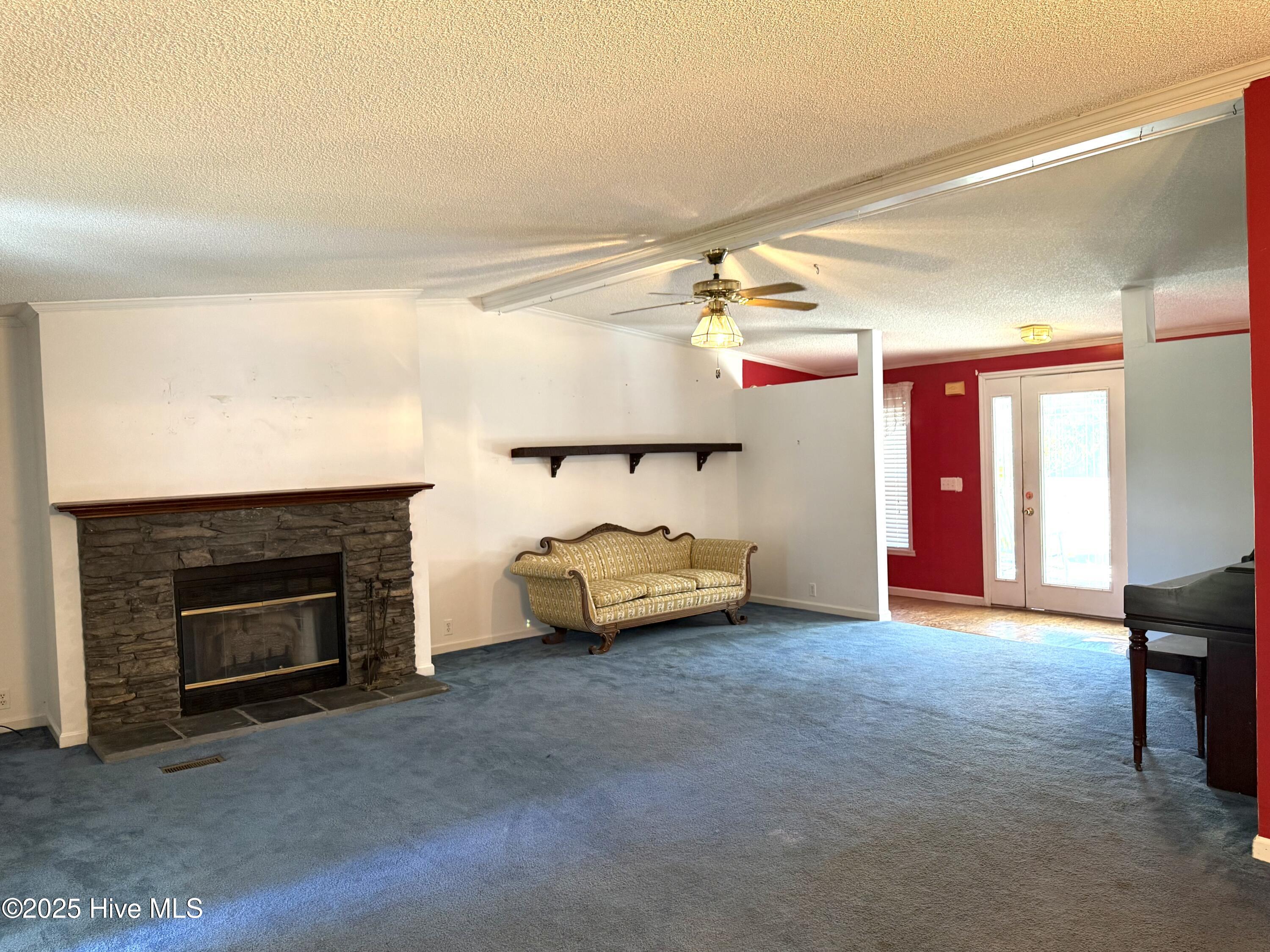 1722 Hollis Road Plymouth, NC 27962 - Photo 5 of 20 Livingroom