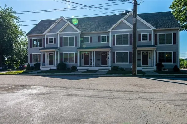 $2,600 | 86 South Brow Street, Unit 86, East Providence, RI 02914