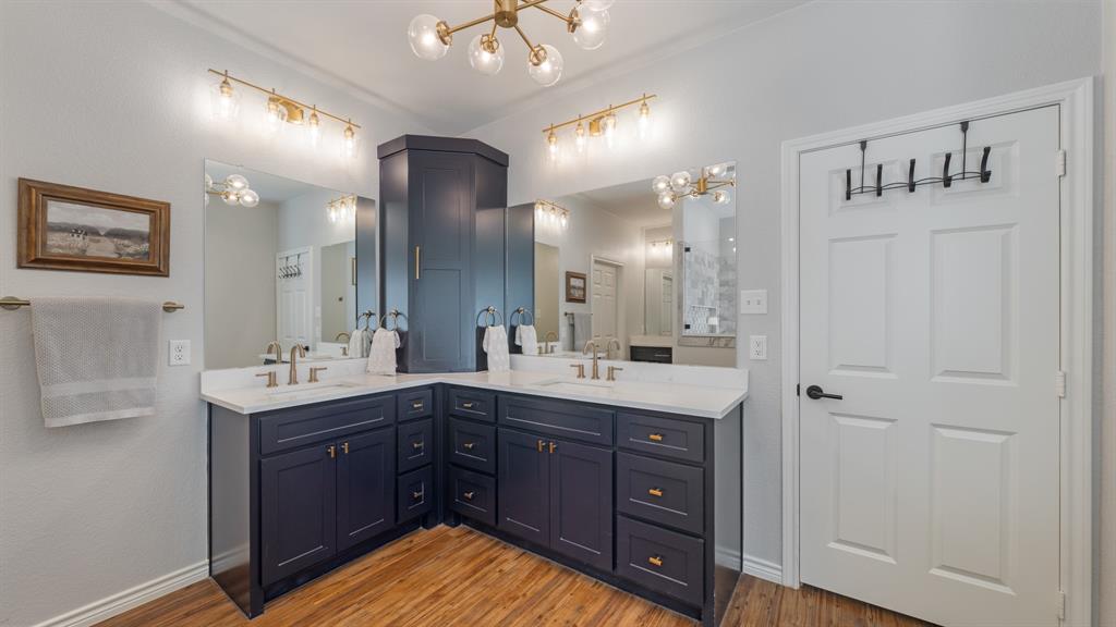 101 Lighthouse Lane Mabank, TX 75143 - Photo 21 of 40 Full bath featuring double vanity, hanging lights, and light wood-style floors