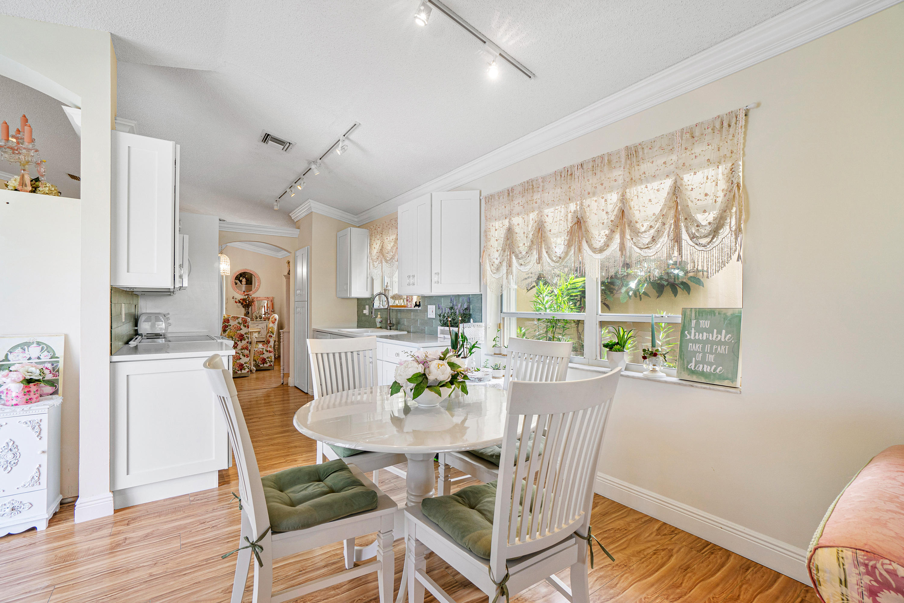 23291 Feather Palm Court Boca Raton, FL 33433 - Photo 12 of 34 Breakfast Area