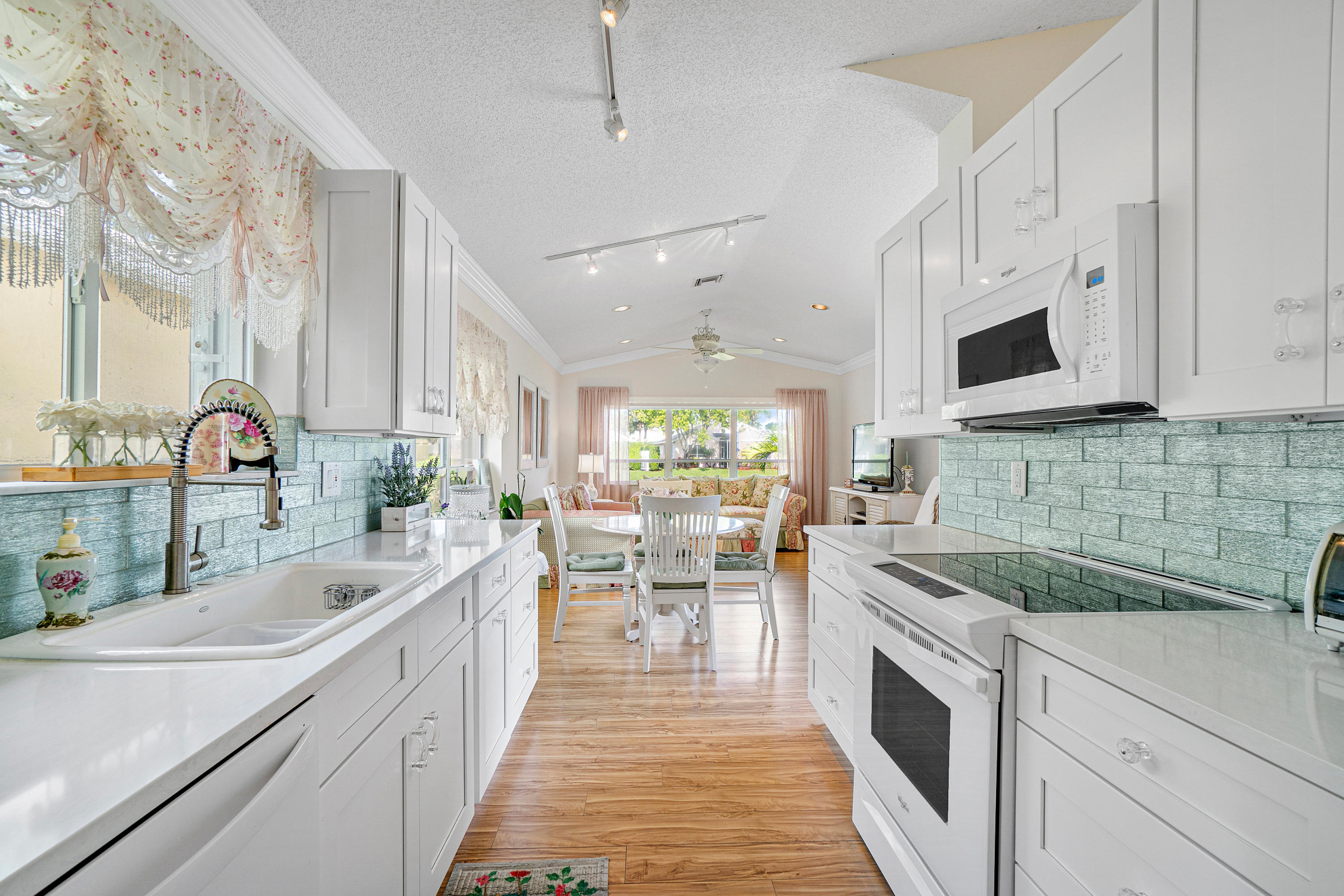 23291 Feather Palm Court Boca Raton, FL 33433 - Photo 16 of 34 Kitchen
