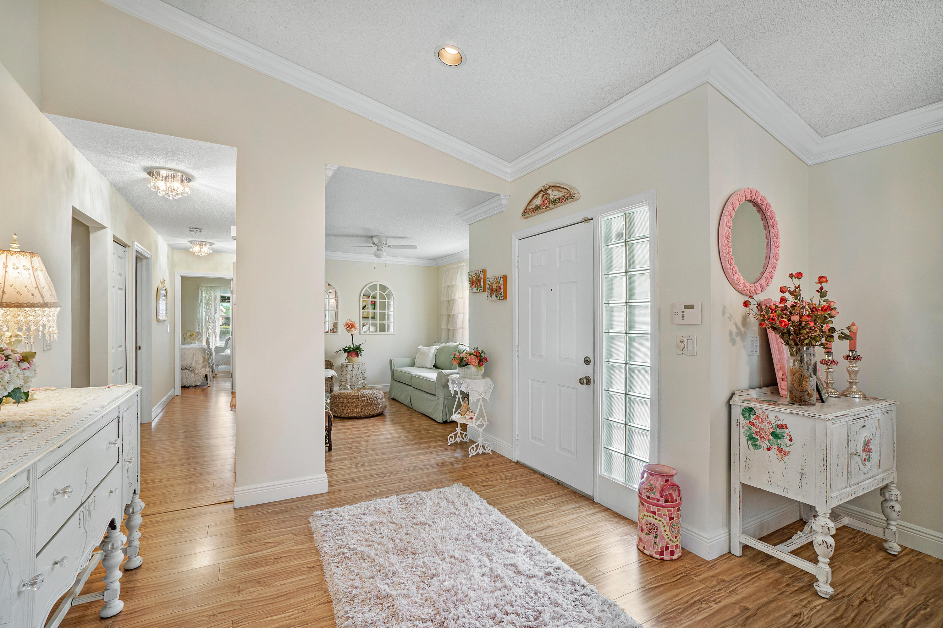 23291 Feather Palm Court Boca Raton, FL 33433 - Photo 4 of 34 Inside Entrance