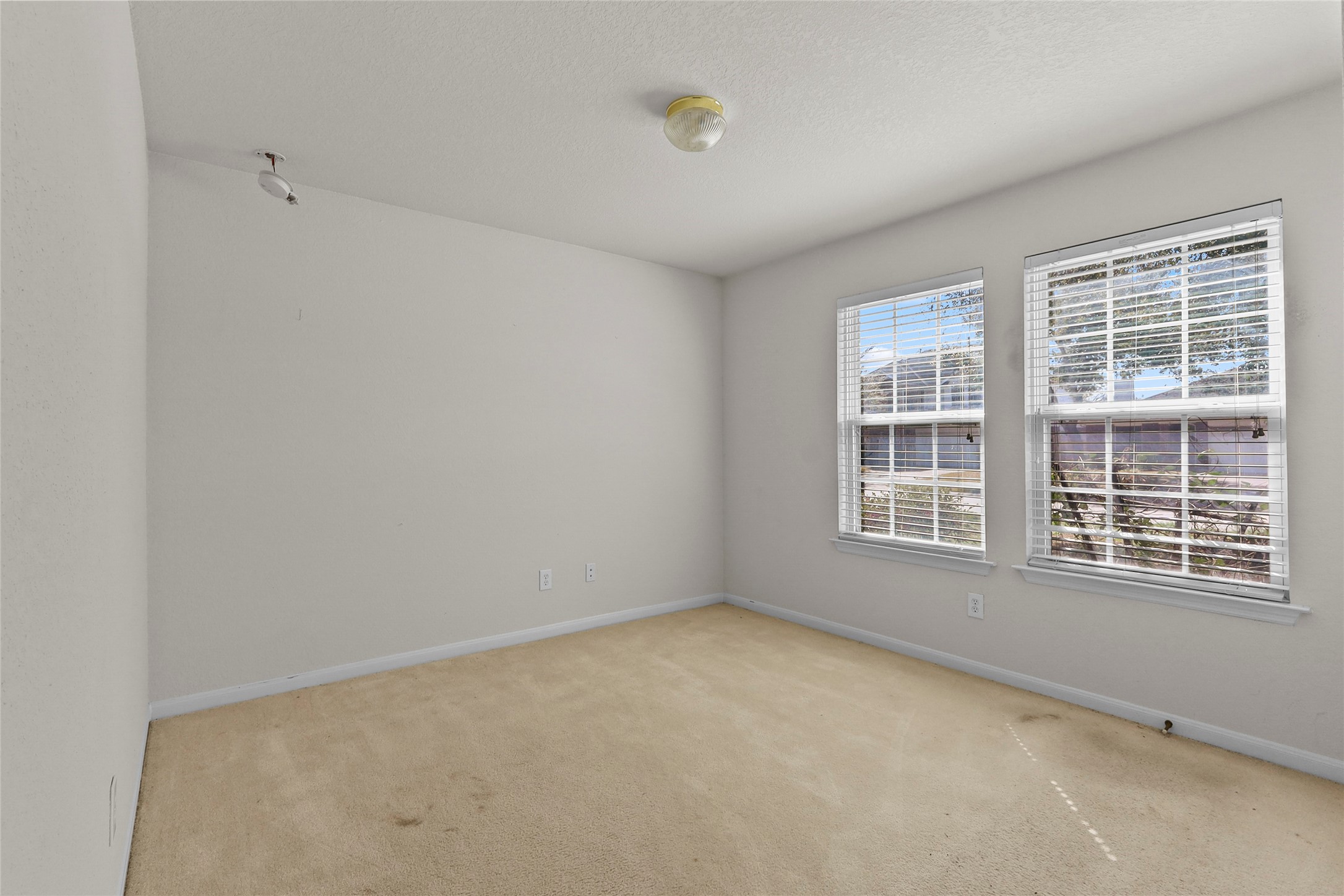 13006 Arden Ridge Lane Houston, TX 77014 - Photo 8 of 11 an empty room with a window