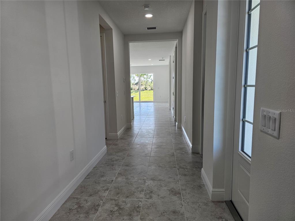 8181 Sternway Road Sarasota, FL 34240 - Photo 12 of 32 Gallery Image 12