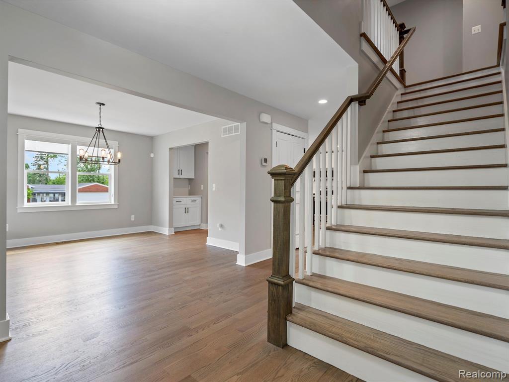 4101 Highfield Road Royal Oak, MI 48073 - Photo 6 of 47