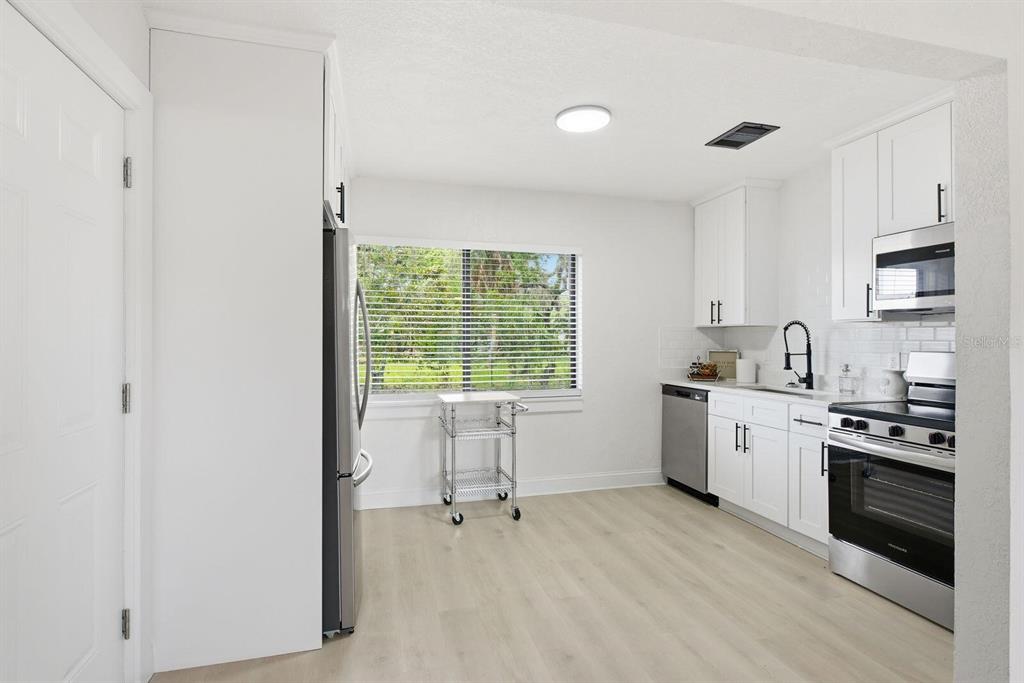 5307 Berkley Road New Port Richey, FL 34652 - Photo 8 of 25 Gallery Image 8