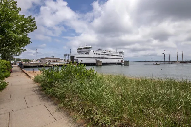 $625,000 | 124 Skiff Avenue, Unit C12, Vineyard Haven, MA 02568