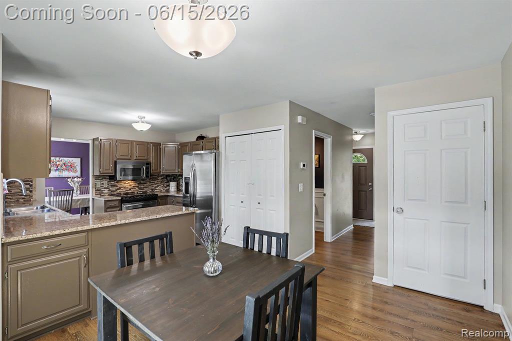 6433 Woodcrest Ridge Clarkston, MI 48346 - Photo 12 of 40