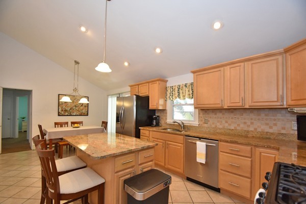 41 Dell Avenue Worcester, MA 01604 - Photo 5 of 17
