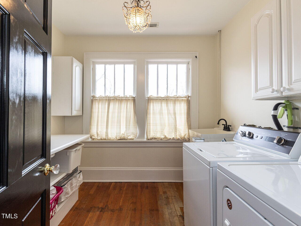 2607 Fairview Road Raleigh, NC 27608 - Photo 32 of 49 032-1280x960-laundry-room