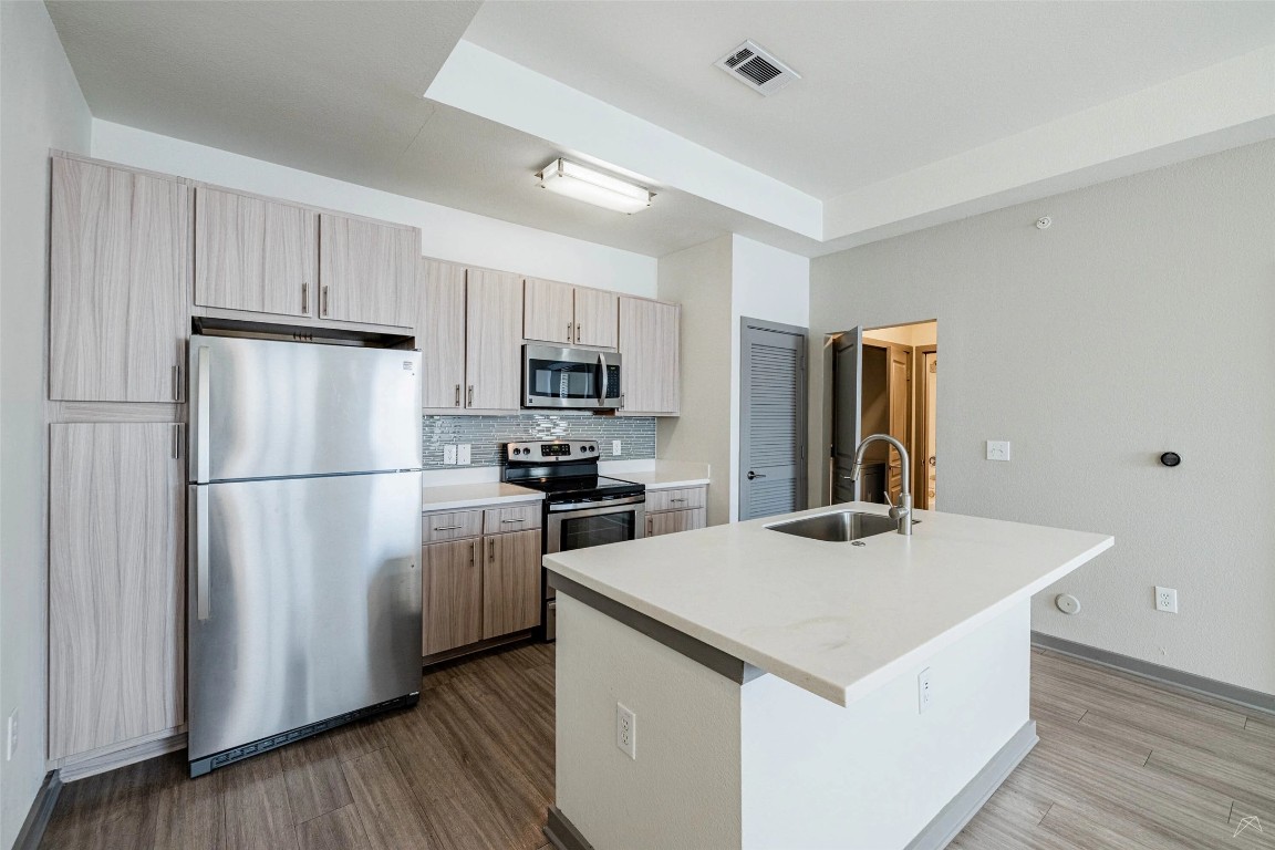8515 Interstate 35, Unit 8229 Austin, TX 78744 - Photo 12 of 17 Move in by January 30th and enjoy 8 weeks FREE rent! Restrictions may apply — contact our leasing office for details.
