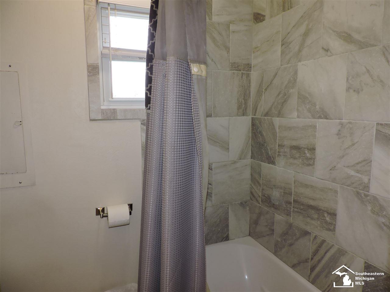 8430 Adler Road Lambertville, MI 48144 - Photo 19 of 27 50072437-20.JPG
