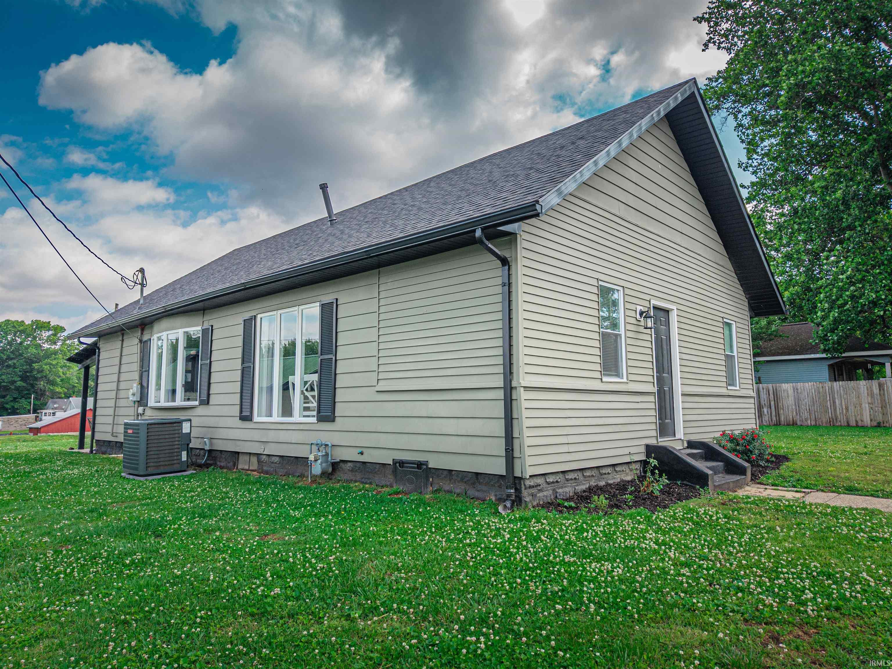 1005 East Porter Street Winslow, IN 47598 - Photo 3 of 34
