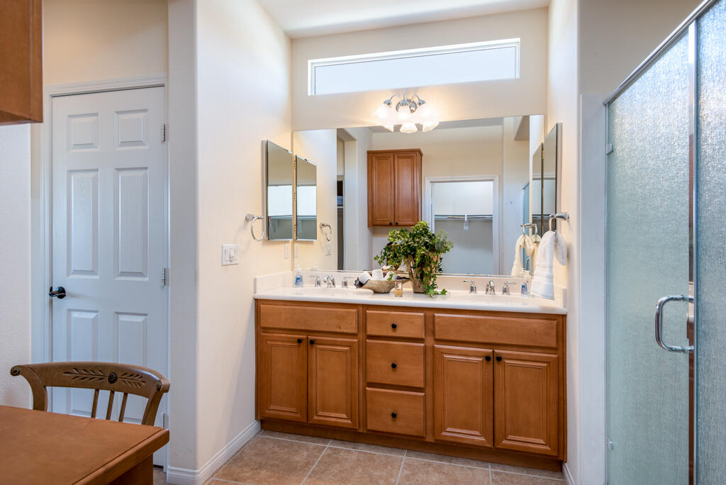 81820 Eagle Claw Drive La Quinta, CA 92253 - Photo 14 of 36 a bathroom with a sink and a mirror