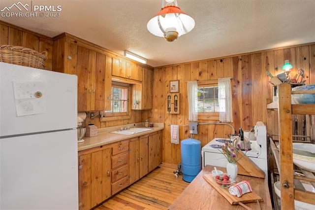 44 Pine Street Rye, CO 81069 - Photo 8 of 30 Kitchen