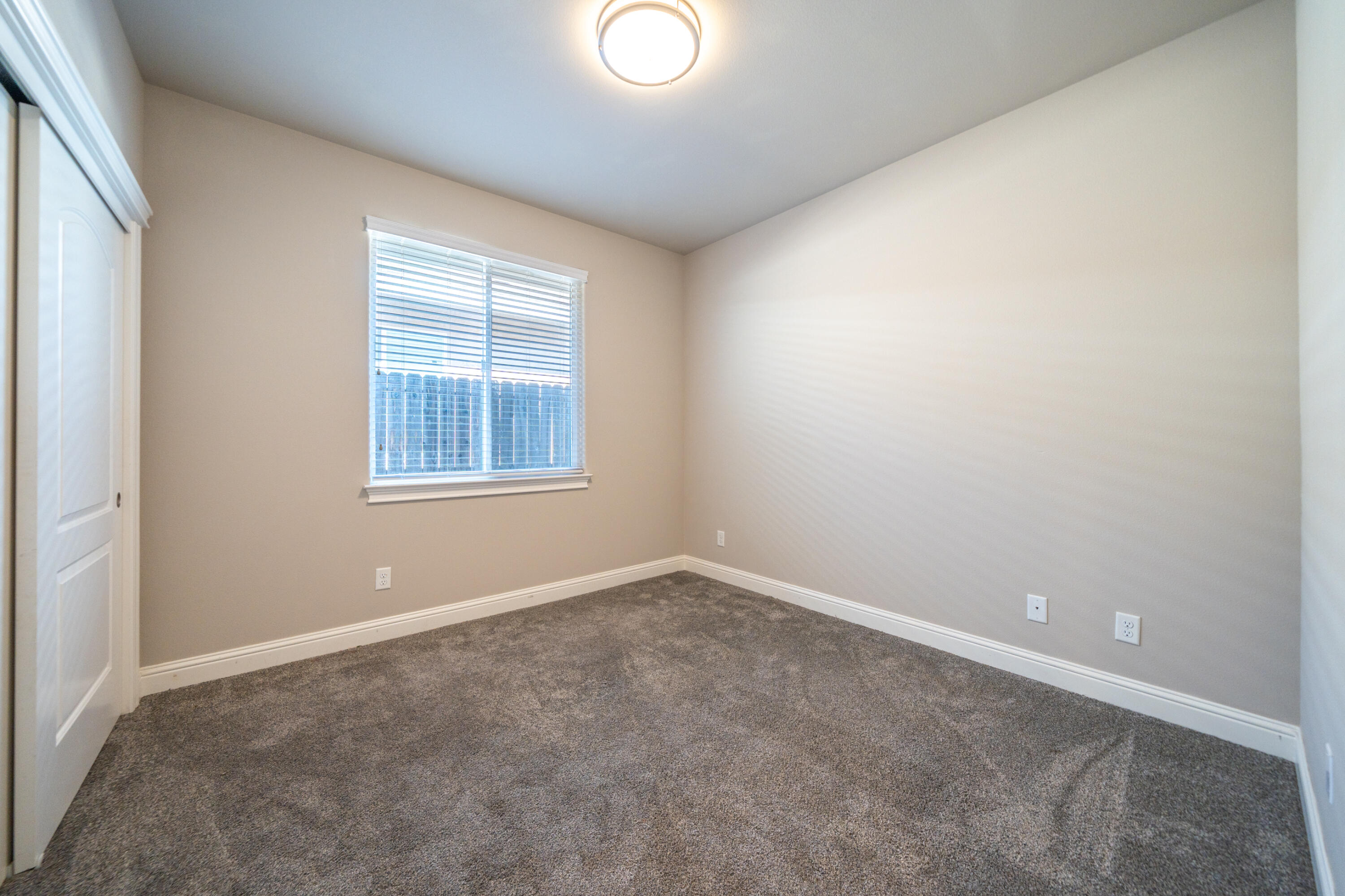 5571 Muir Peak Road Redding, CA 96002 - Photo 26 of 42 an empty room with windows
