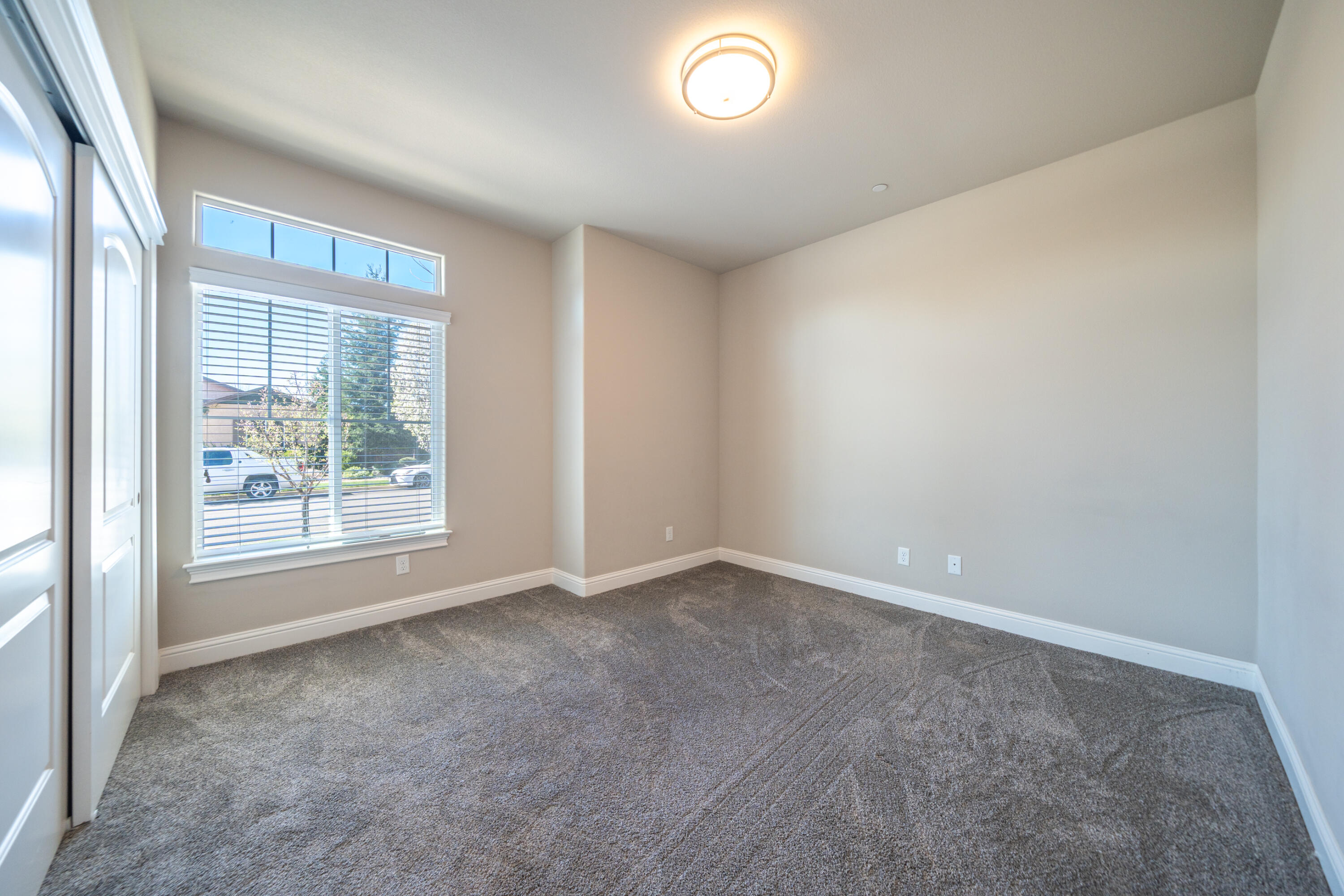 5571 Muir Peak Road Redding, CA 96002 - Photo 29 of 42 an empty room with windows