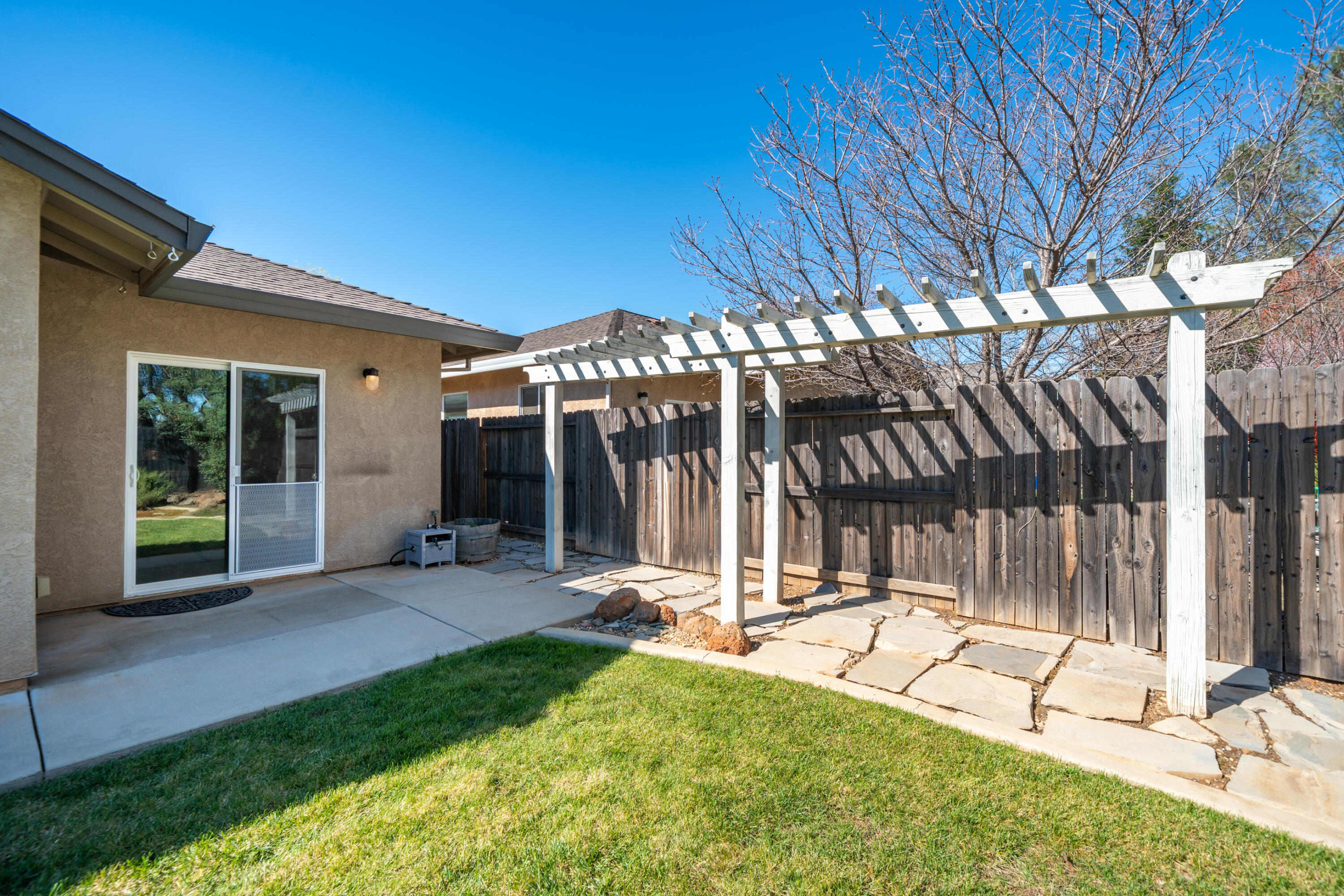5571 Muir Peak Road Redding, CA 96002 - Photo 35 of 42 a view of a house with backyard and porch