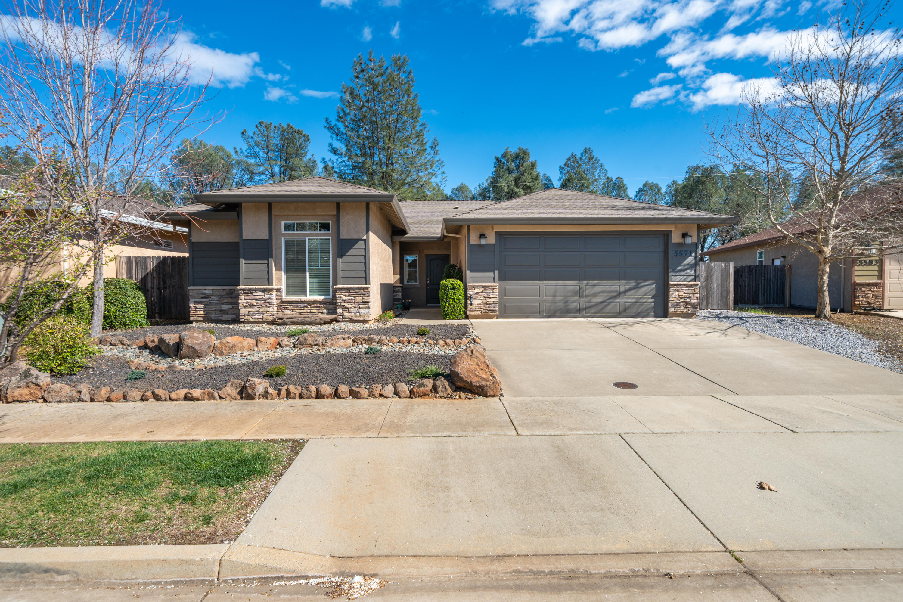 5571 Muir Peak Road Redding, CA 96002 - Photo 4 of 42 front view of house with a yard